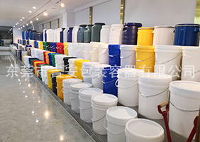 骚屄荡妇吉安容器一楼涂料桶、机油桶展区